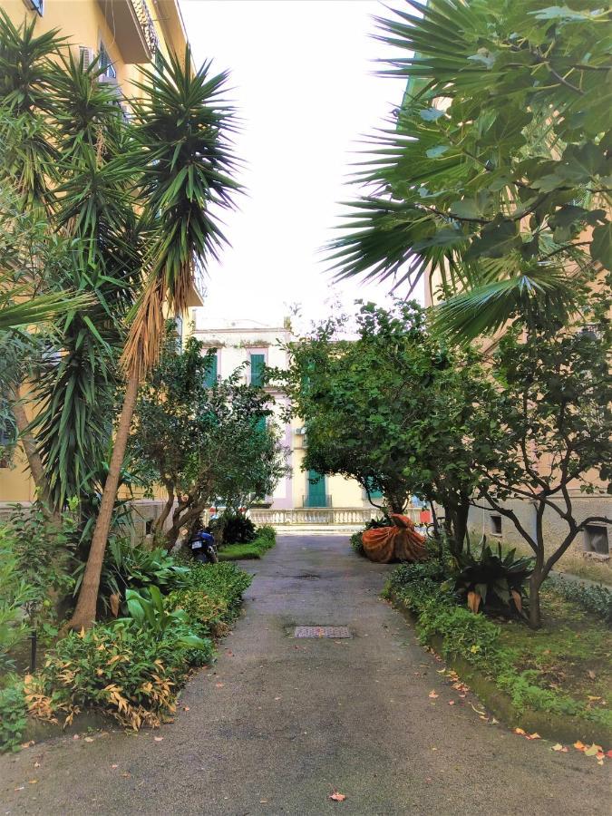 Non Ci Resta Che Napoli Bed & Breakfast Bagian luar foto