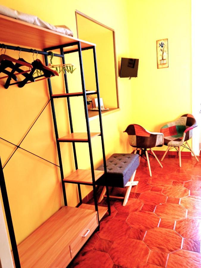 Non Ci Resta Che Napoli Bed & Breakfast Bagian luar foto