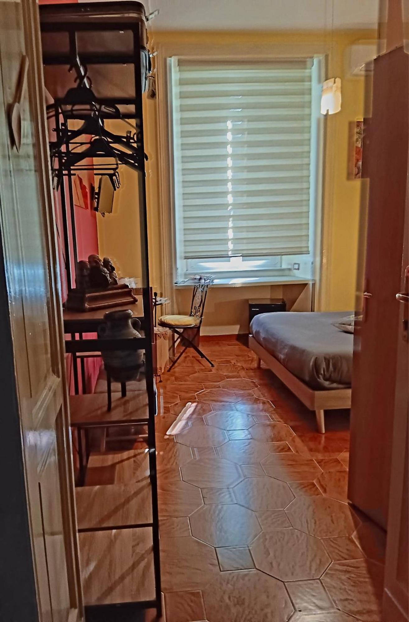 Non Ci Resta Che Napoli Bed & Breakfast Bagian luar foto