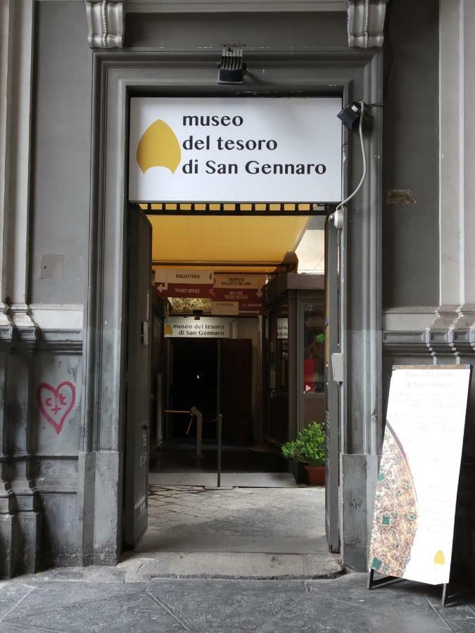 Non Ci Resta Che Napoli Bed & Breakfast Bagian luar foto