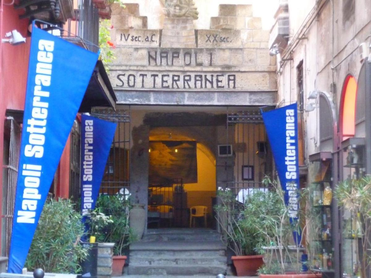 Non Ci Resta Che Napoli Bed & Breakfast Bagian luar foto